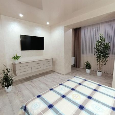 2К Шикарний Люкс! Apartment Khmelʼnytsʼkyy Exterior foto