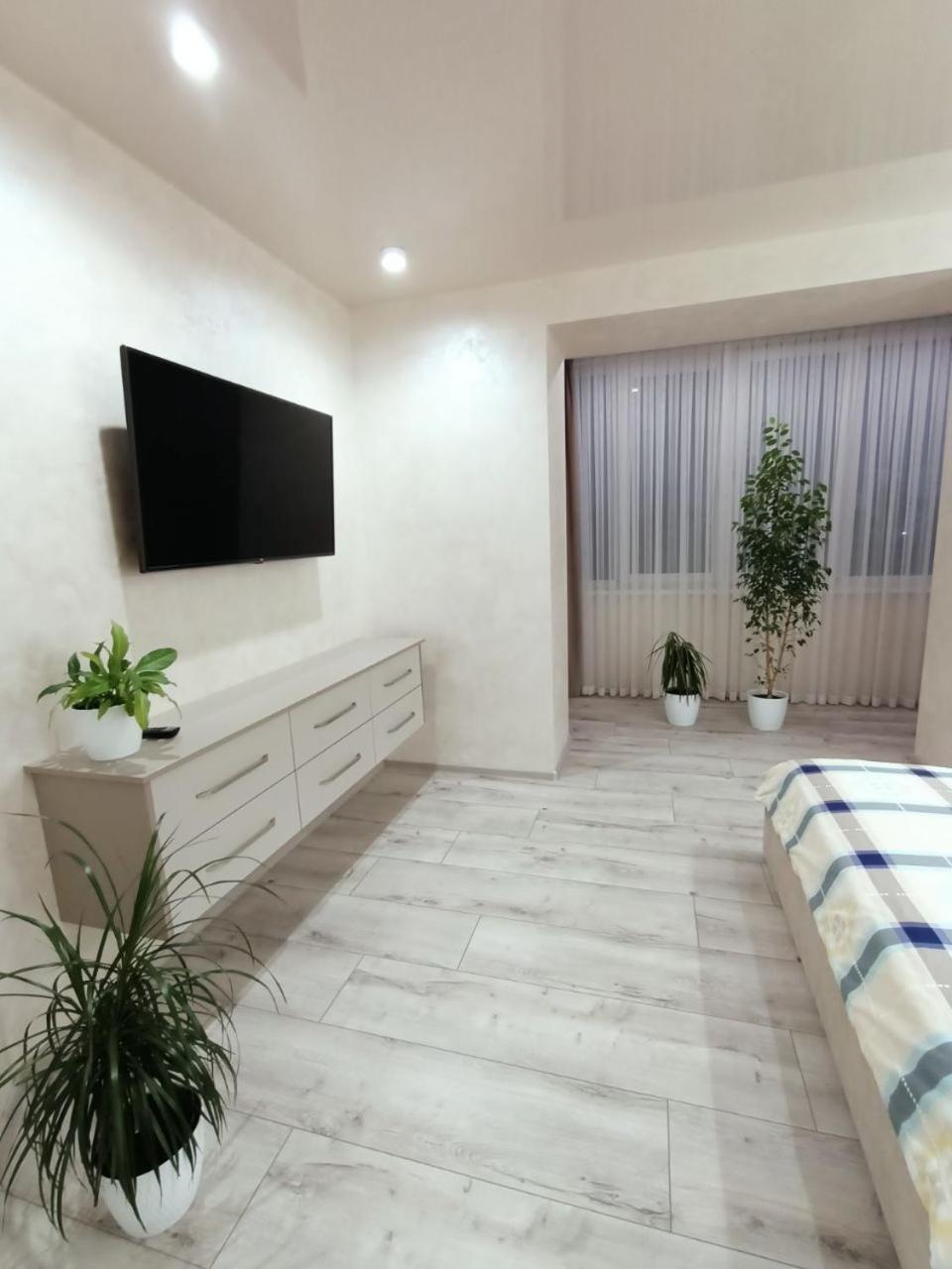 2К Шикарний Люкс! Apartment Khmelʼnytsʼkyy Exterior foto