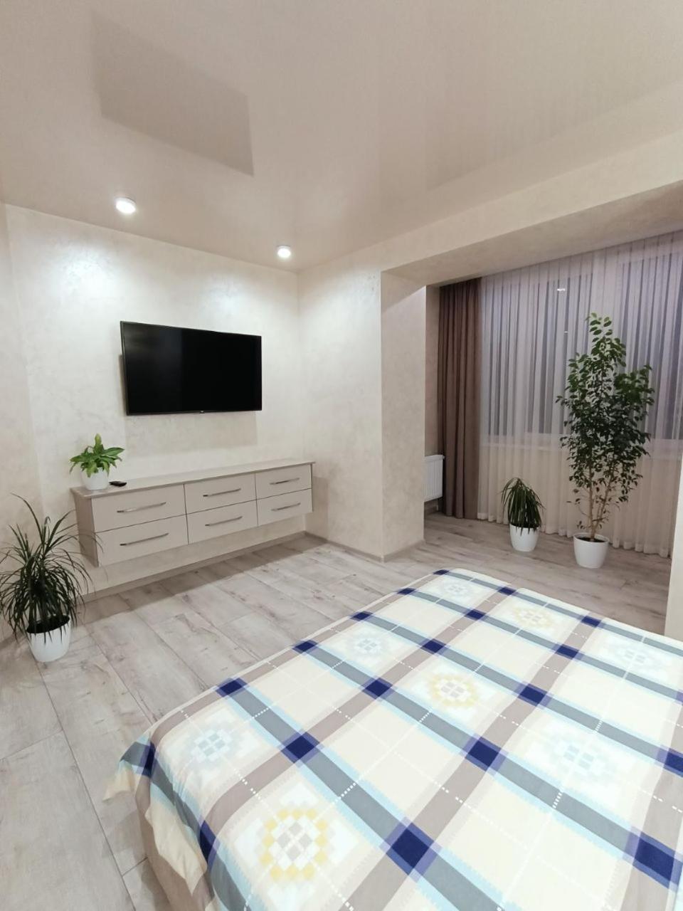 2К Шикарний Люкс! Apartment Khmelʼnytsʼkyy Exterior foto