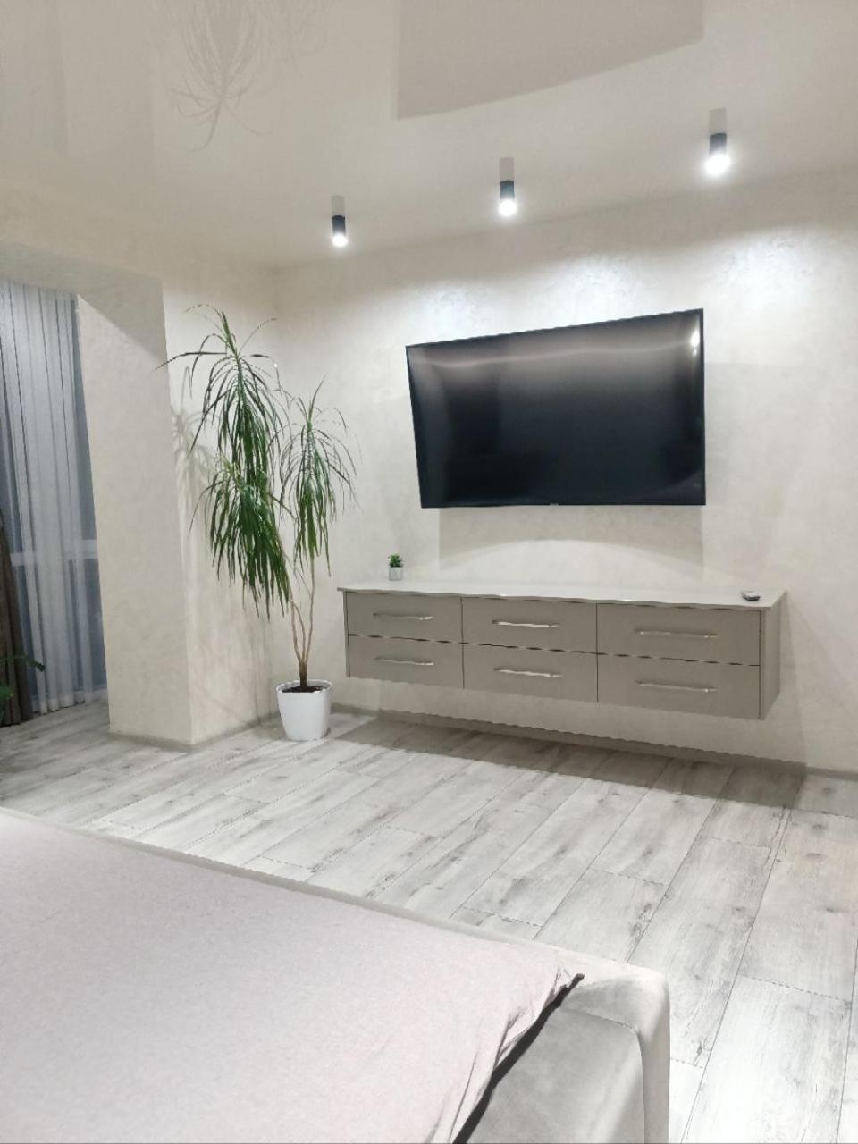 2К Шикарний Люкс! Apartment Khmelʼnytsʼkyy Exterior foto